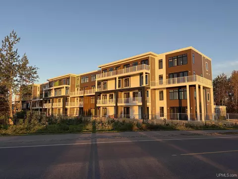 2401 N Lakeshore Unit #1, Marquette, MI 49855