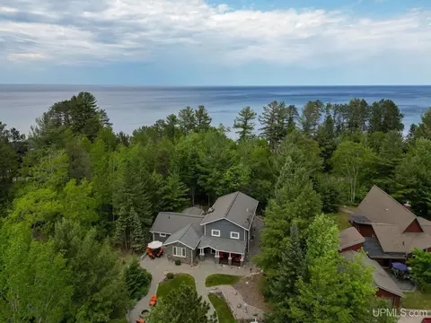 879 Lakewood, Marquette, MI 49855