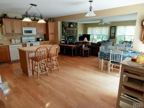 Kitchen - 960 Rivers, Gladwin, MI 48624 photo 3 of 4