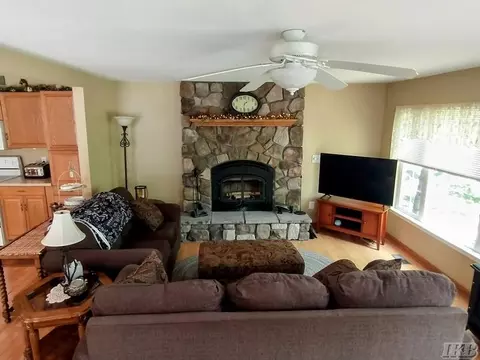 Living - 960 Rivers, Gladwin, MI 48624 photo 4 of 5