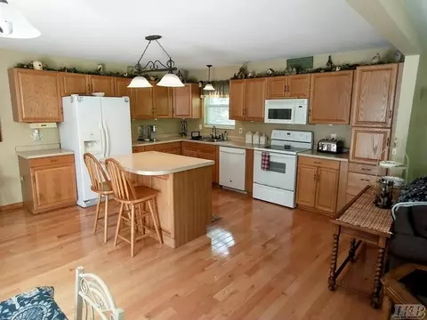 Kitchen - 960 Rivers, Gladwin, MI 48624 photo 1 of 4
