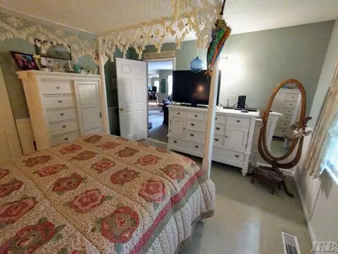 Bedroom - 960 Rivers, Gladwin, MI 48624 photo 2 of 6