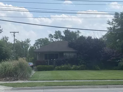 18030 Frazho, Roseville, MI 48066