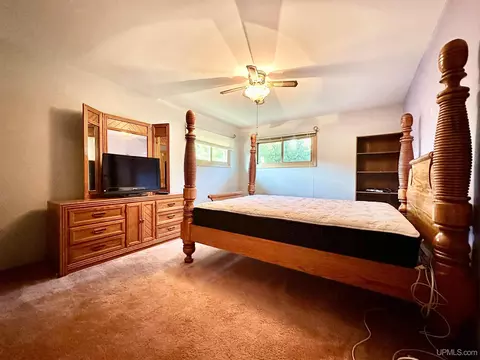418 S 29th, Escanaba, MI 49829 photo 21