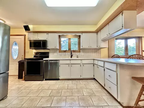 418 S 29th, Escanaba, MI 49829 photo 2