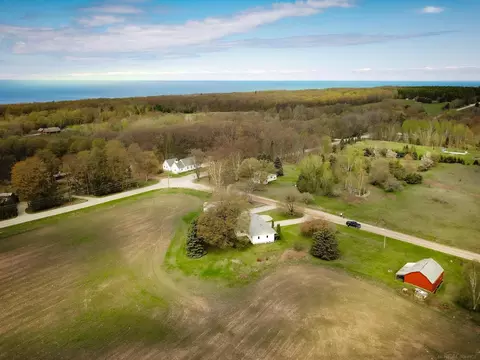 8937 Middle Vlg, Harbor Springs, MI 49740
