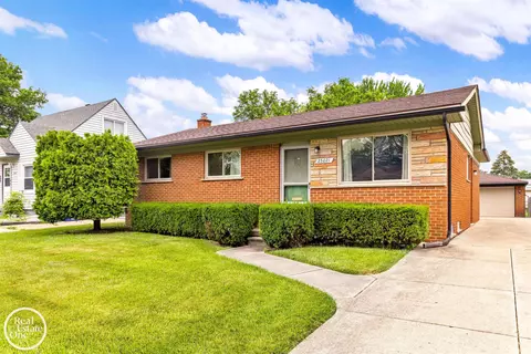 23021 Violet, Saint Clair Shores, MI 48082