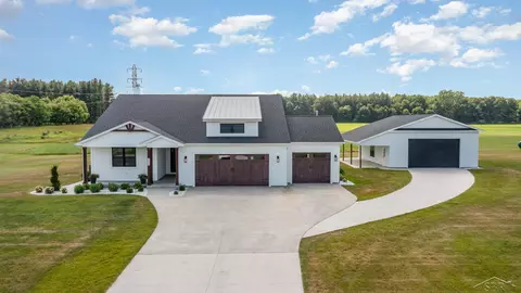 5523 N Thomas, Freeland, MI 48623