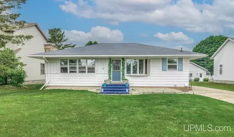 1310 S 22nd, Escanaba, MI 49829