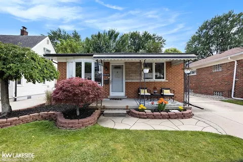 22104 Trombly St, Saint Clair Shores, MI 48080