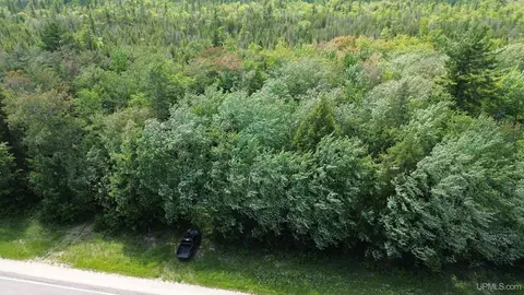 9883 N M94, Manistique, MI 49854
