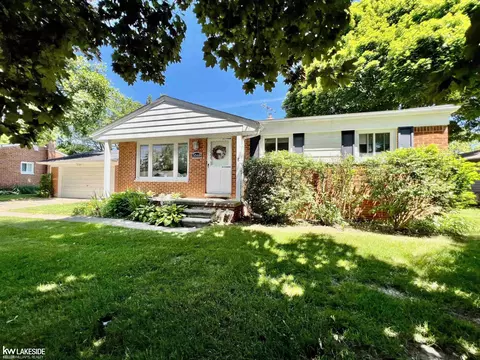 3568 Baybrook, Waterford, MI 48329