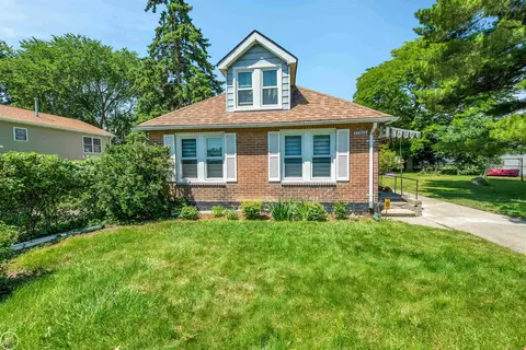 27503 Kaufman, Roseville, MI 48066