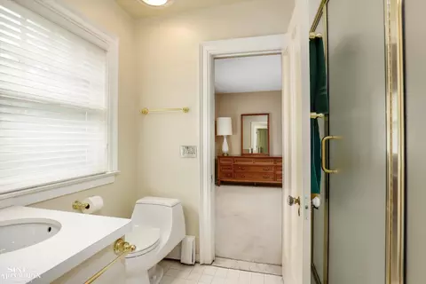 Bath - 838 Whittier, Grosse Pointe Park, MI 48230 photo 4 of 8