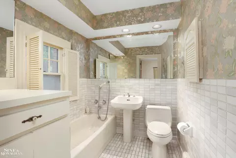 Bath - 838 Whittier, Grosse Pointe Park, MI 48230 photo 7 of 8