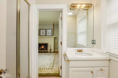 Bath - 838 Whittier, Grosse Pointe Park, MI 48230 photo 3 of 8