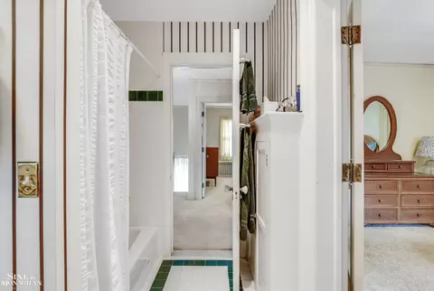 Bath - 838 Whittier, Grosse Pointe Park, MI 48230 photo 6 of 8