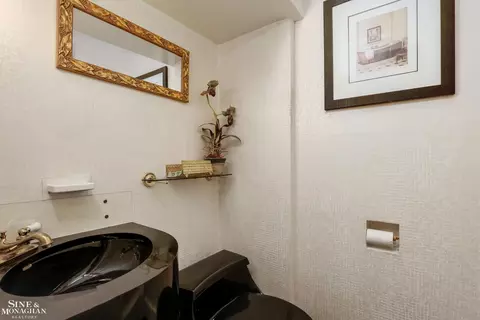 Bath - 838 Whittier, Grosse Pointe Park, MI 48230 photo 1 of 8