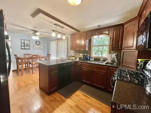 7697 G, Escanaba, MI 49829 photo 6