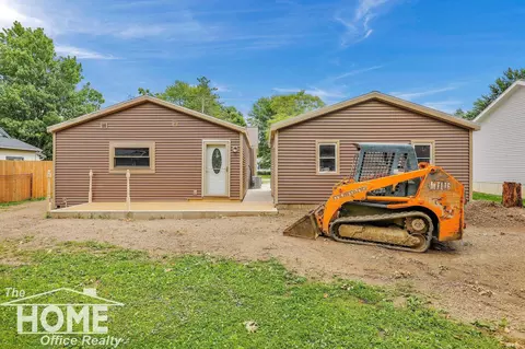Exterior - 1008 S Cedar, Owosso, MI 48867 photo 3 of 4
