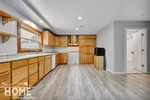 Kitchen - 1008 S Cedar, Owosso, MI 48867 photo 2 of 2