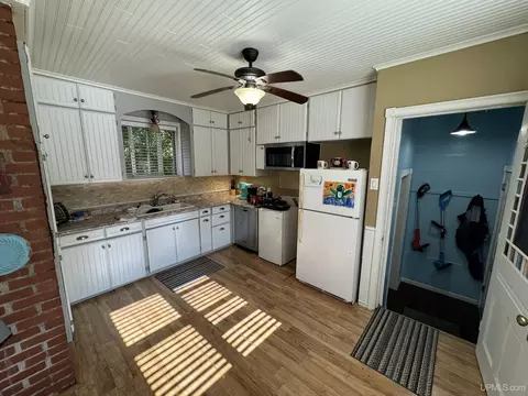 Kitchen - 520 E D, Iron Mountain, MI 49801 photo 1 of 3