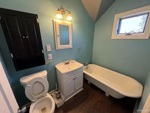 Bath - 520 E D, Iron Mountain, MI 49801 photo 3 of 3
