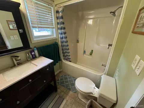 Bath - 520 E D, Iron Mountain, MI 49801 photo 2 of 3