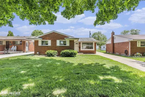 30918 Ferntree, Roseville, MI 48066