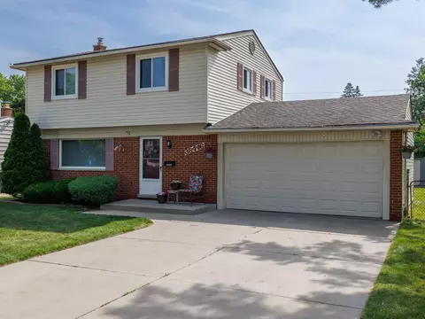 38446 Warwickshire, Sterling Heights, MI 48312