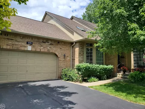 2195 Clearwood, Utica, MI 48316