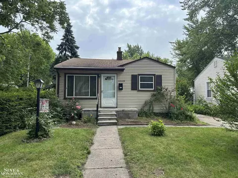 23108 Stauber Ave, Hazel Park, MI 48030