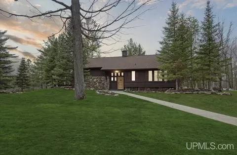 w9835 Miscauno Island Lane, Daggett, MI 49821