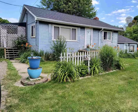 15663 Mccaslin Lk, Linden, MI 48451