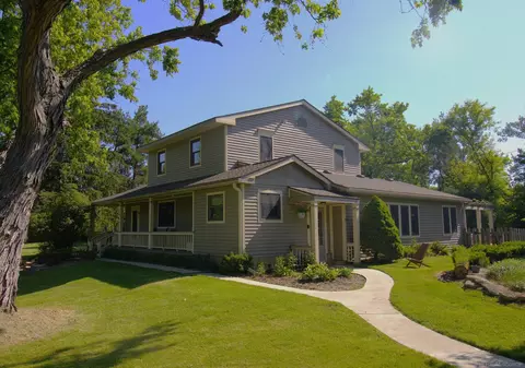 3710 Frains Lk, Ann Arbor, MI 48105