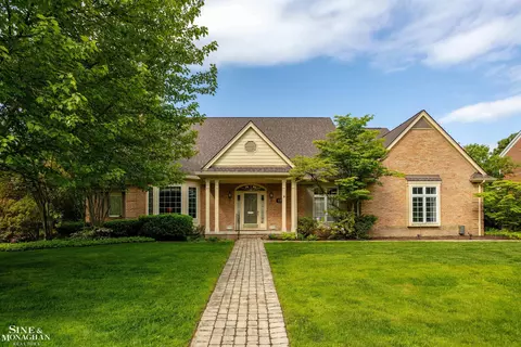 17 Lakeside, Grosse Pointe, MI 48230