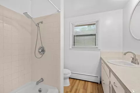 Bath - 6045 Bailey, Taylor, MI 48180 photo 3 of 3