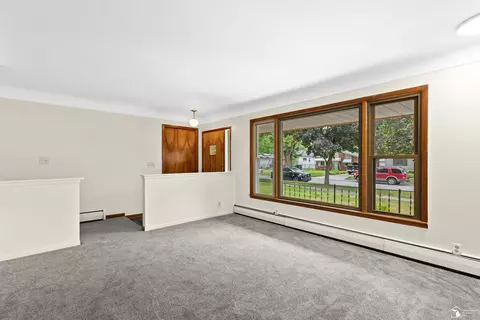 Living - 6045 Bailey, Taylor, MI 48180 photo 2 of 6