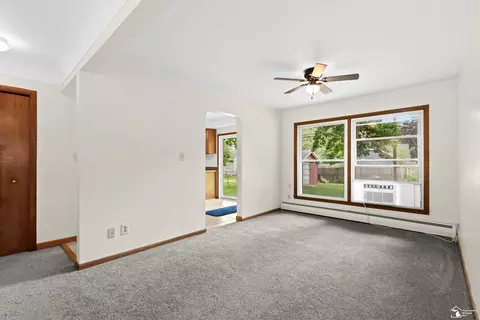 Living - 6045 Bailey, Taylor, MI 48180 photo 5 of 6