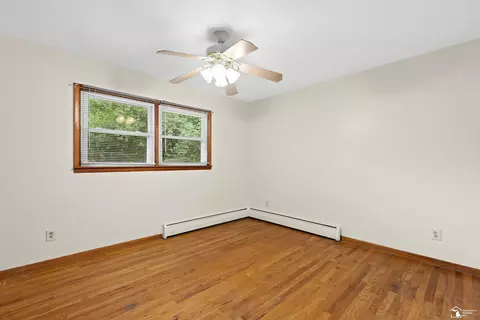 Bedroom - 6045 Bailey, Taylor, MI 48180 photo 2 of 3