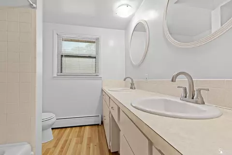 Bath - 6045 Bailey, Taylor, MI 48180 photo 2 of 3