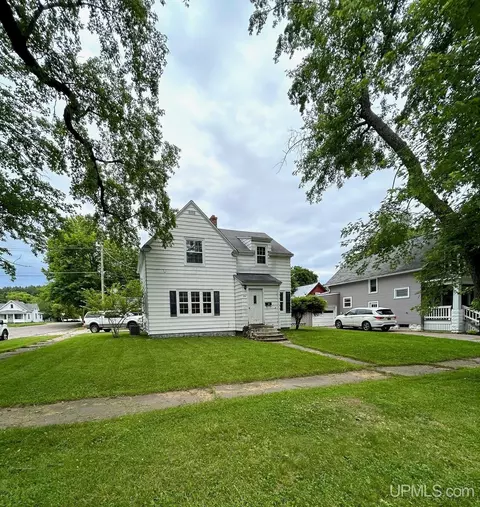 618 W Fleshiem, Iron Mountain, MI 49801