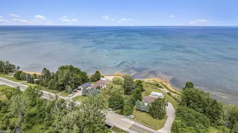 4145 S Lakeshore, Harbor Beach, MI 48441