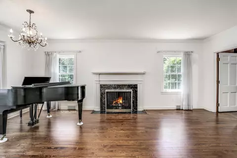 Living - 280 Vendome, Grosse Pointe Farms, MI 48236 photo 2 of 5