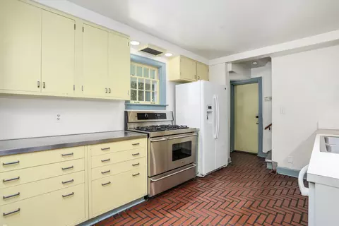 Kitchen - 280 Vendome, Grosse Pointe Farms, MI 48236 photo 2 of 5