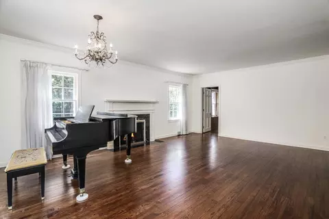 Living - 280 Vendome, Grosse Pointe Farms, MI 48236 photo 3 of 5