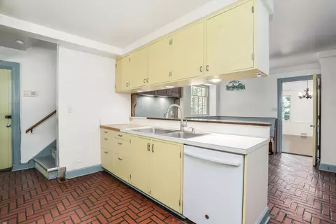 Kitchen - 280 Vendome, Grosse Pointe Farms, MI 48236 photo 3 of 5