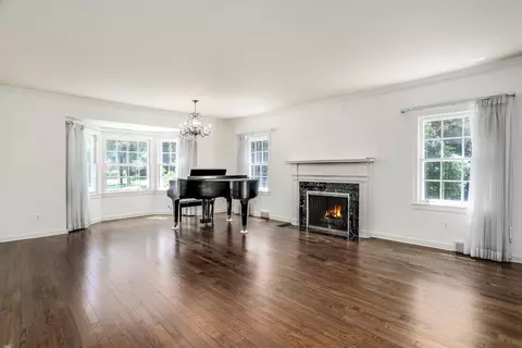 Living - 280 Vendome, Grosse Pointe Farms, MI 48236 photo 1 of 5