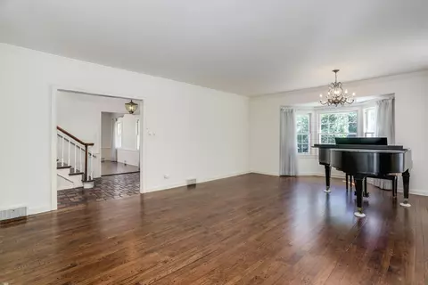 Living - 280 Vendome, Grosse Pointe Farms, MI 48236 photo 4 of 5