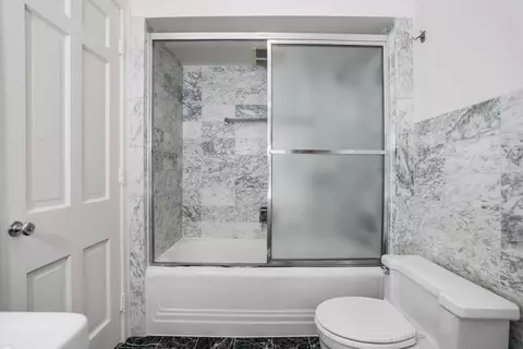 Bath - 280 Vendome, Grosse Pointe Farms, MI 48236 photo 6 of 7